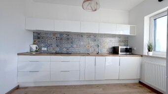 stylowy aneks kuchenny w apartamnecie