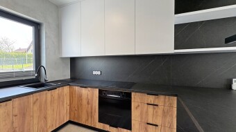 Przestronna kuchnia - bez AGD - , Biuro Nieruchomości Bielsko-Biała