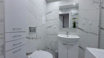 jasna łazienka w bloku  Biuro Nieruchomości Bielsko-Biała