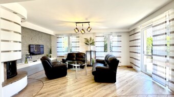 Salon z otwartą kuchnią.Biuro Nieruchomości Bielsko-Biała.