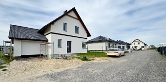 Dom w stanie deweloperskim z garażem w bryle . 121,26 m2 powierzchni użytkowej. Biuro Nieruchomości Bielsko-Biała.